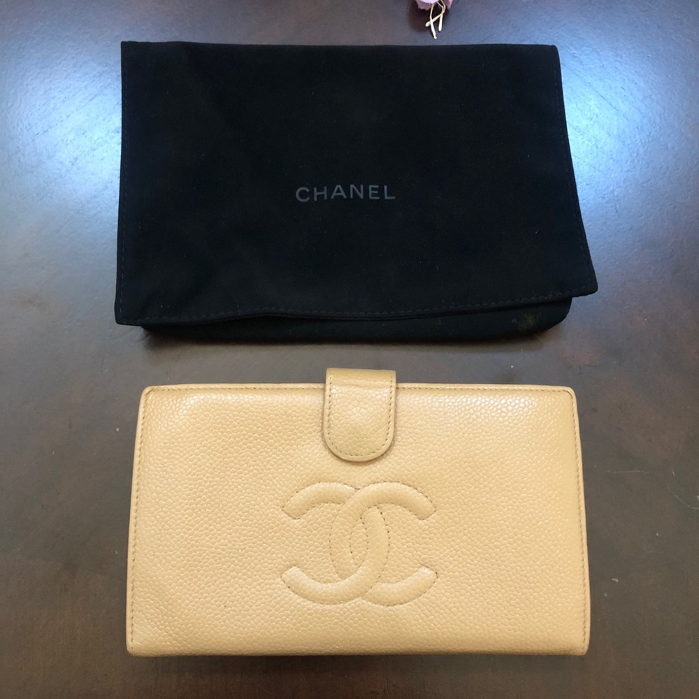 Chanel caviar kisslock long wallet